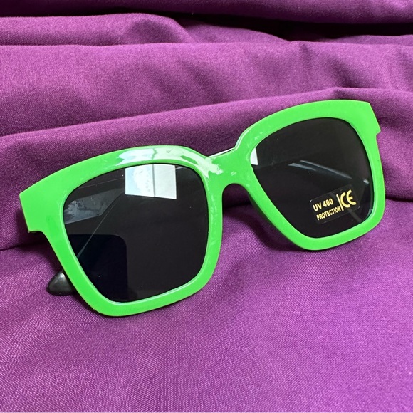 🤩 Free ADD-ON: Kids’ sunglasses (available in green, blue, black or pink) - Picture 2 of 8